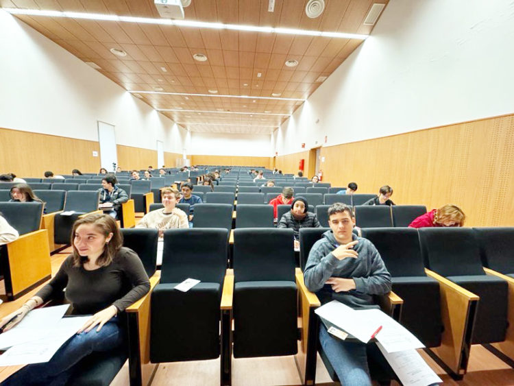 estudiantes-participan-fase-local-olimpiada-matematica-004
