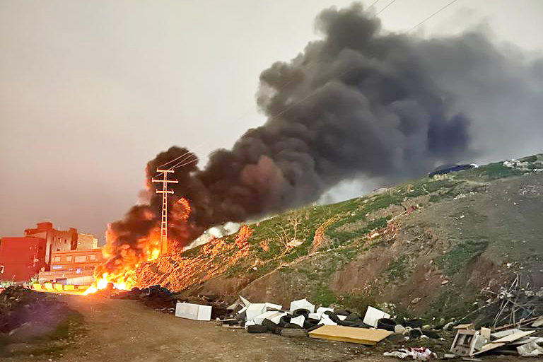 incendio-neumaticos-chatarra-arcos-quebrados-policia-local-1