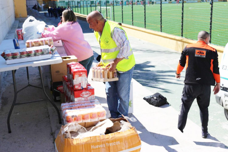 alas-protectoras-sporting-atletico-se-vuelcan-necesitados-003
