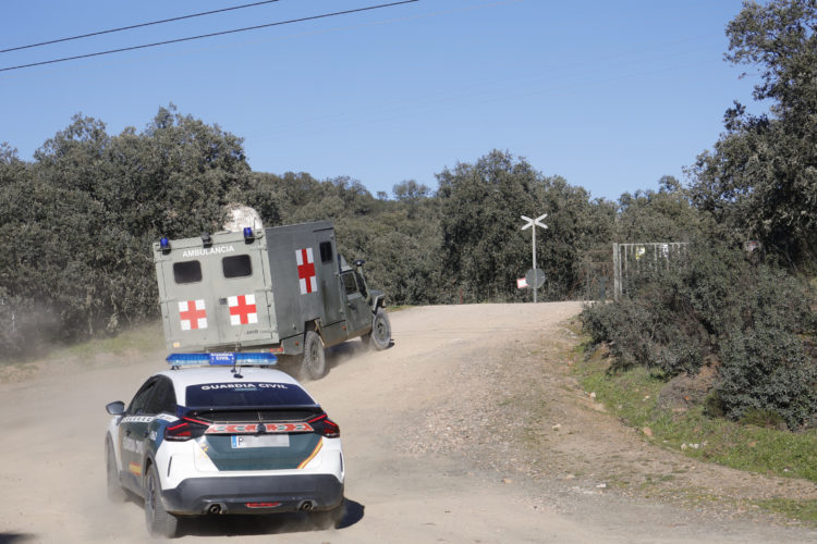 ambulancia-militares-coche-guardia-civil