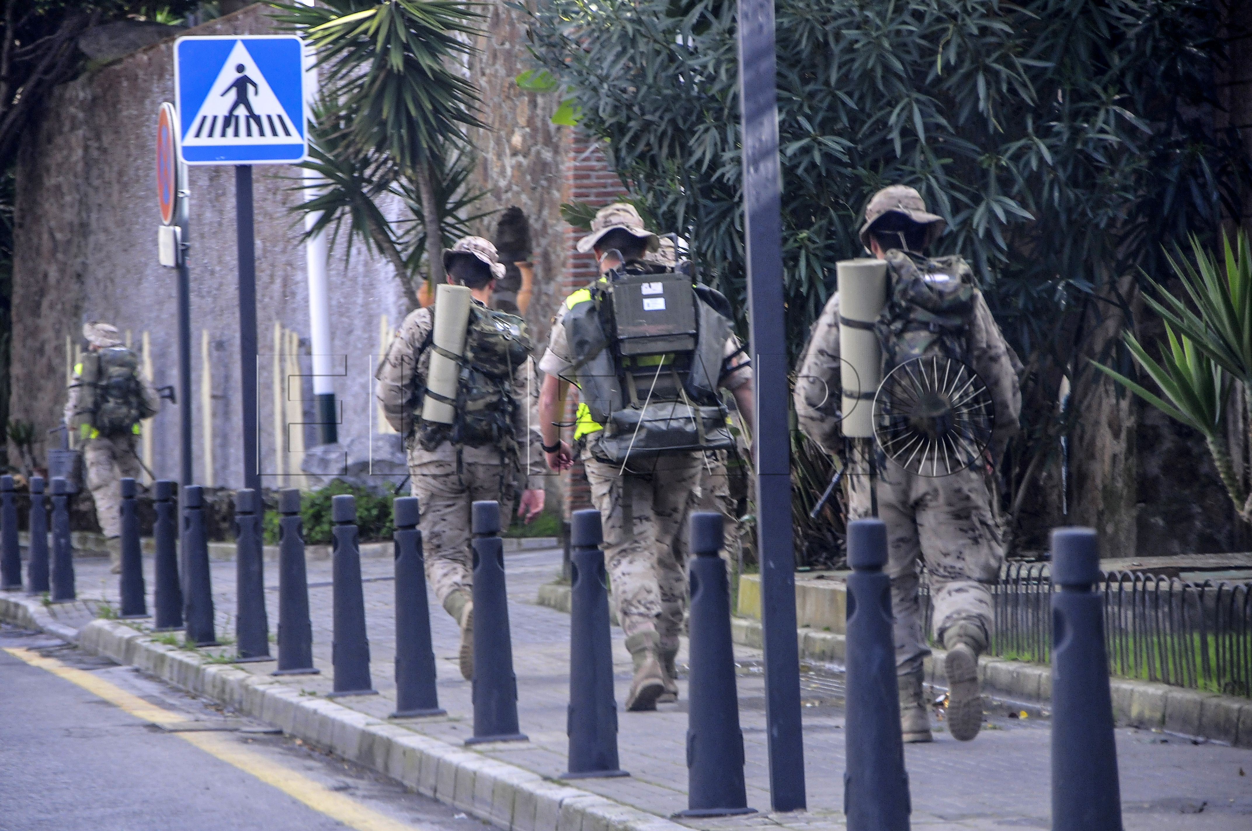militares-espalda