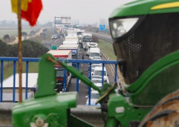 movilizacion-agricultores-ganaderos-autovia-atascos