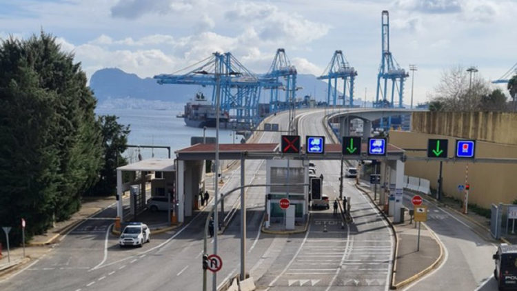 salida-norte-puerto-algeciras-cerrada-agricultores-002