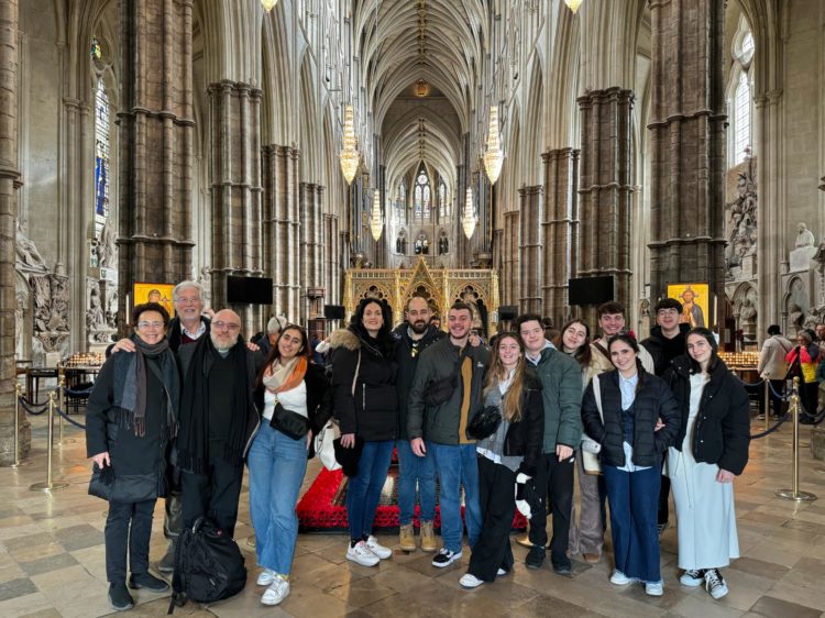 jovenes-parroquia-santa-teresa-viaje-londres-padre-guillermo-7