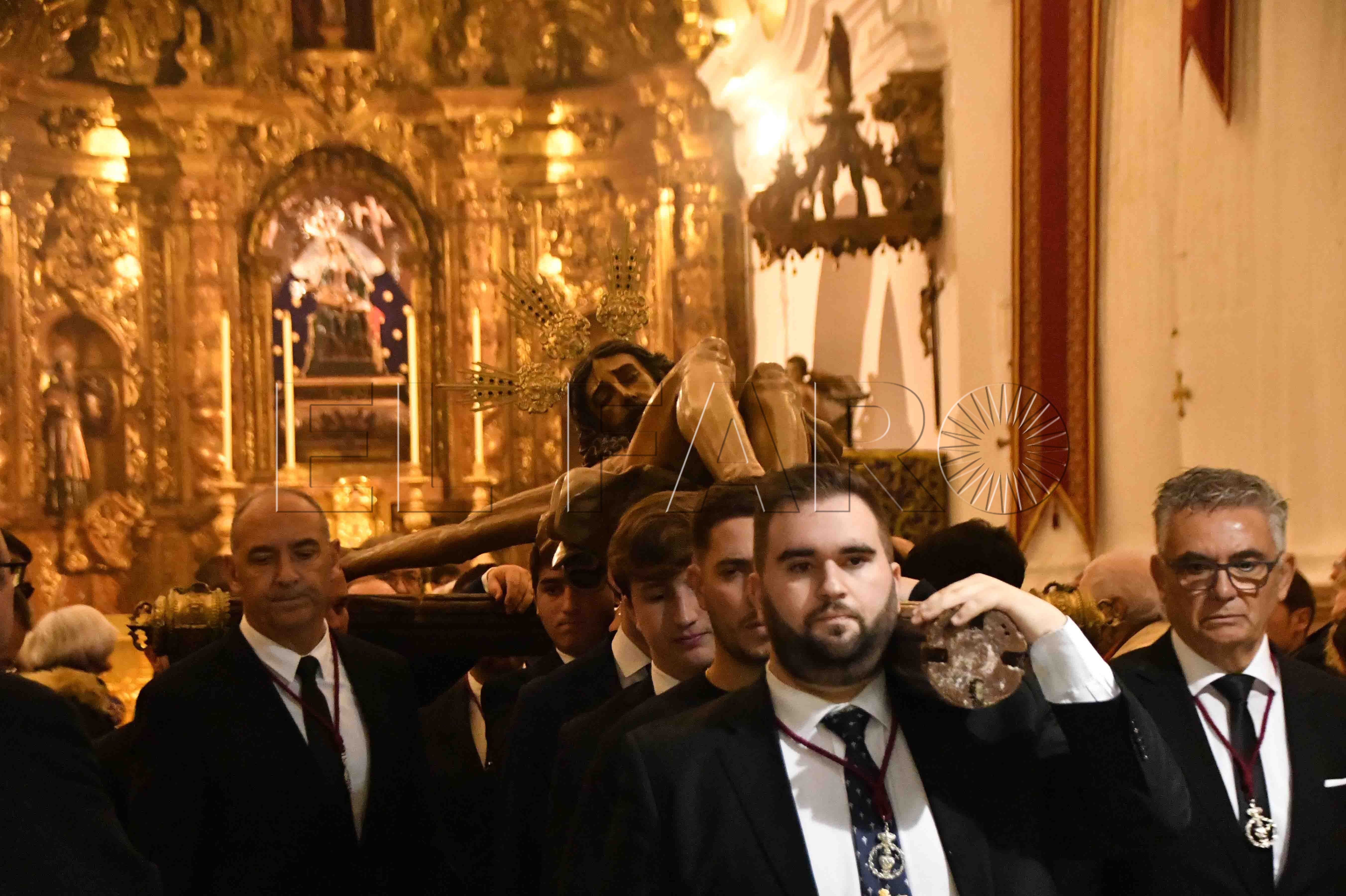 nueva-semana-santa-mirando-cielo