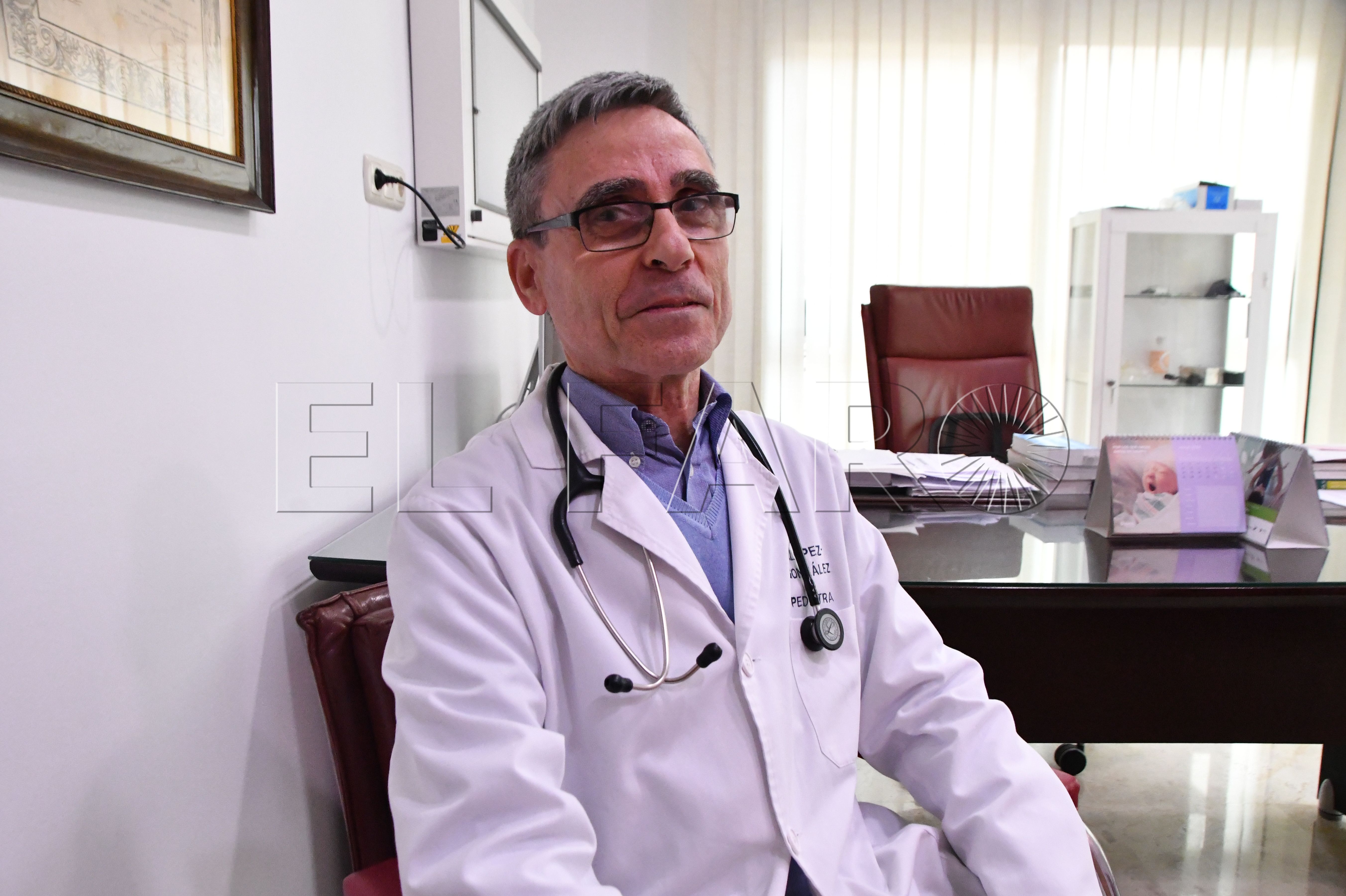 pediatra-carlos-lopez-premio-doctoralia-awards-2023-2