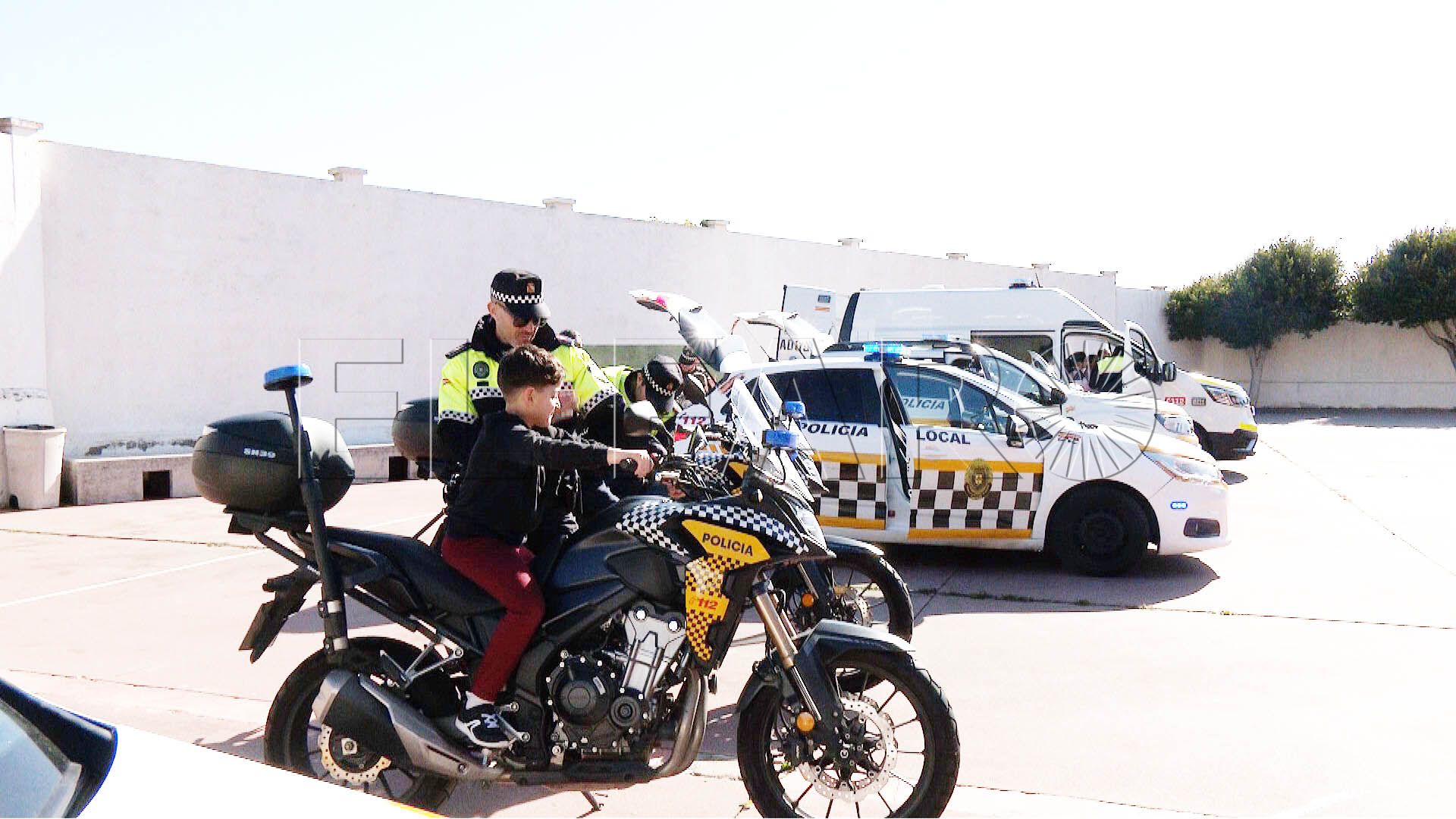 policia-local-muestra-parte-mas-humana-principe-felipe