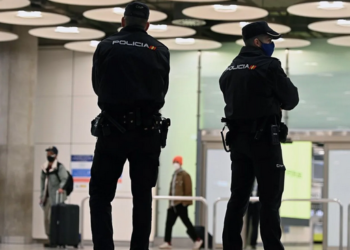 policia-nacional-aeropuerto-barajas-madrid