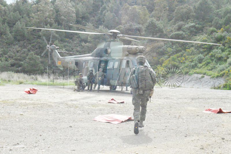 zapadores-ingenieros-helicoptero-super-puma