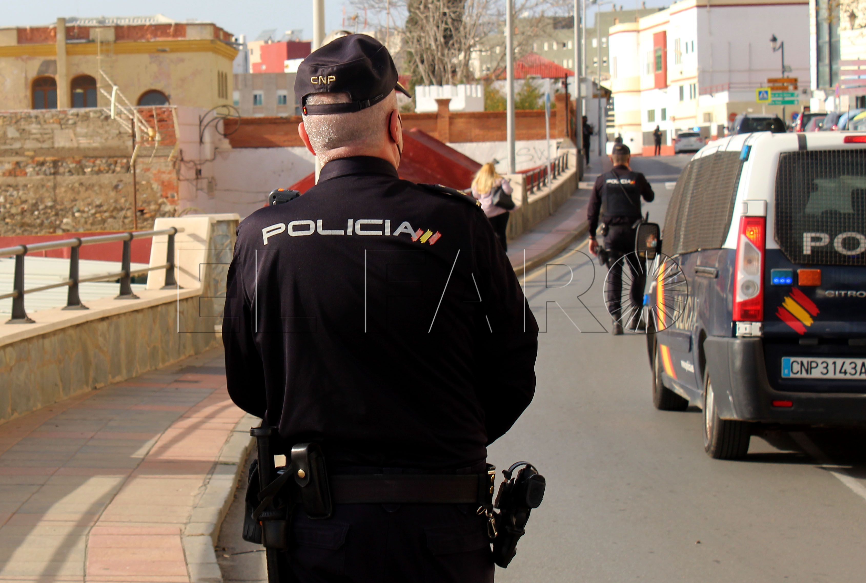 control-policia-nacional-espalda