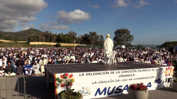 fotos-multitudinaria-musal-la-loma-margarita-fin-ramadan-055