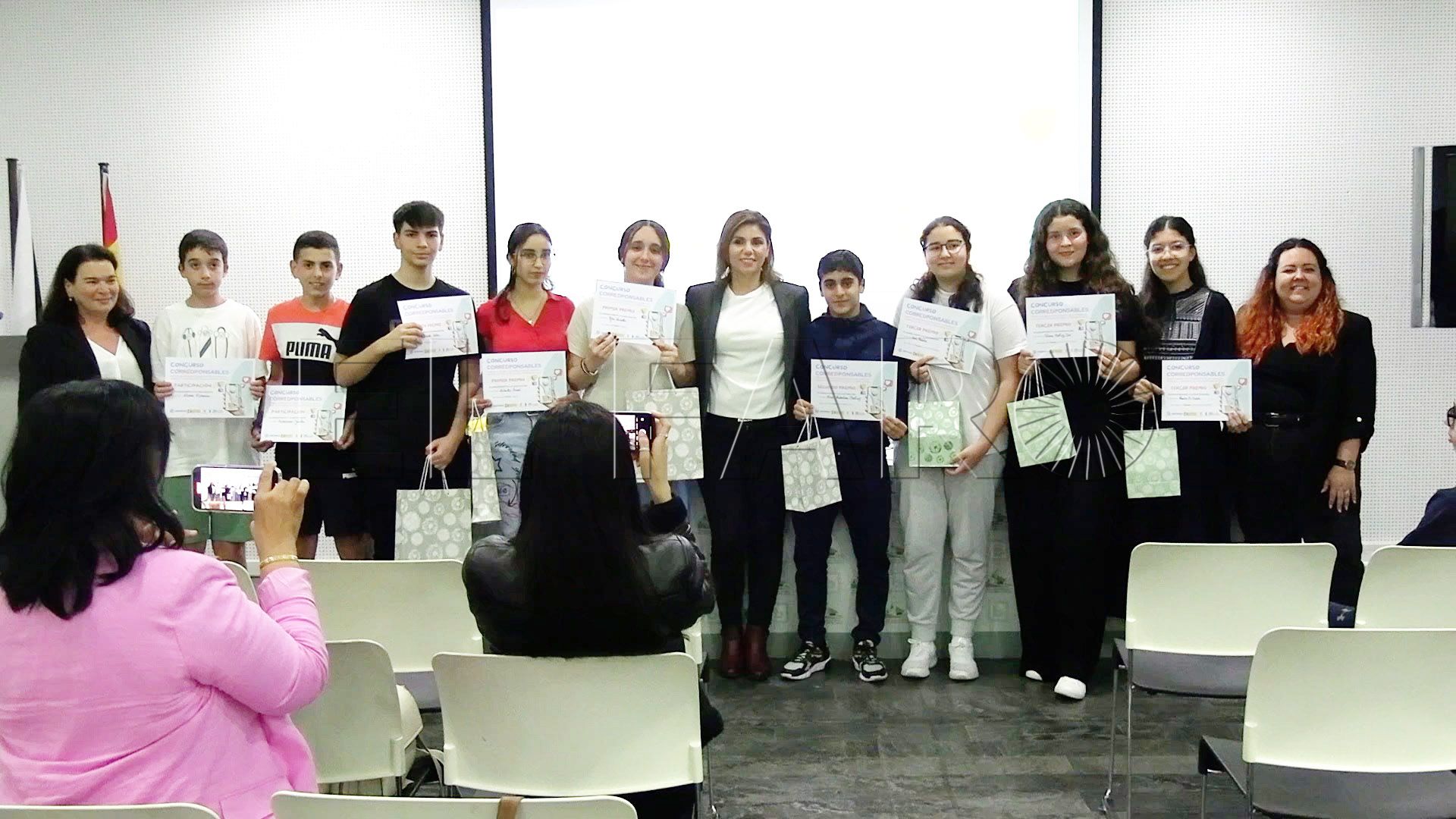 ganadores-concurso-corredponsables-reciben-premios