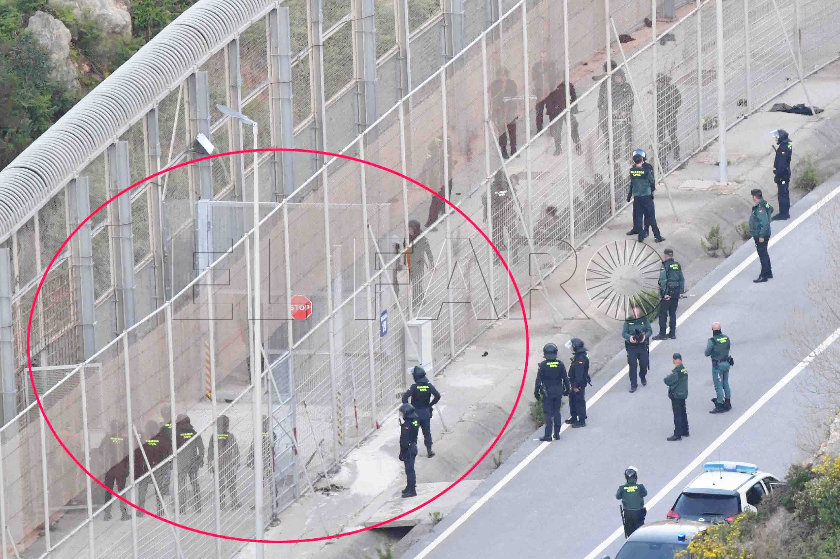 guardia-civil-usa-sistema-esclusas-primera-vez-valla