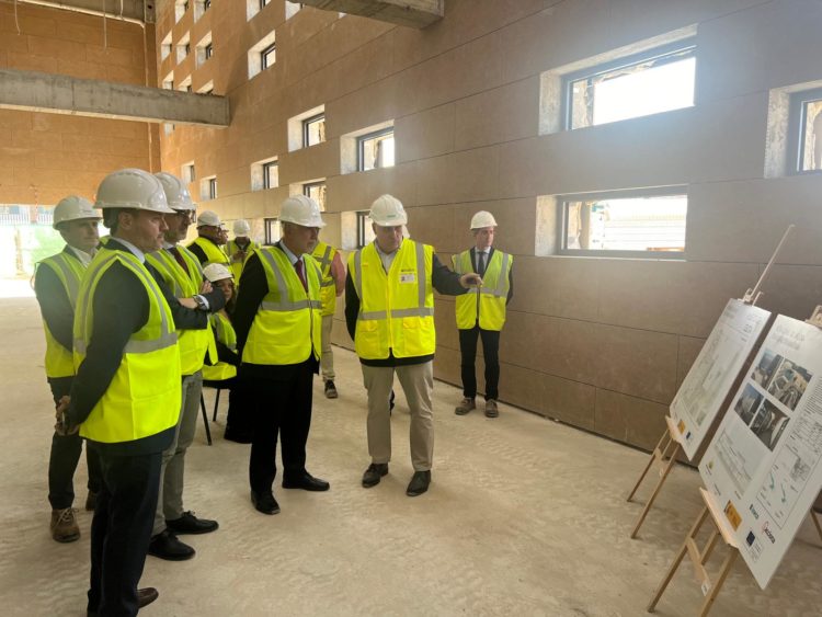 ministro-politica-territorial-angel-victor-torres-visita-obras-estacion-maritima-puerto