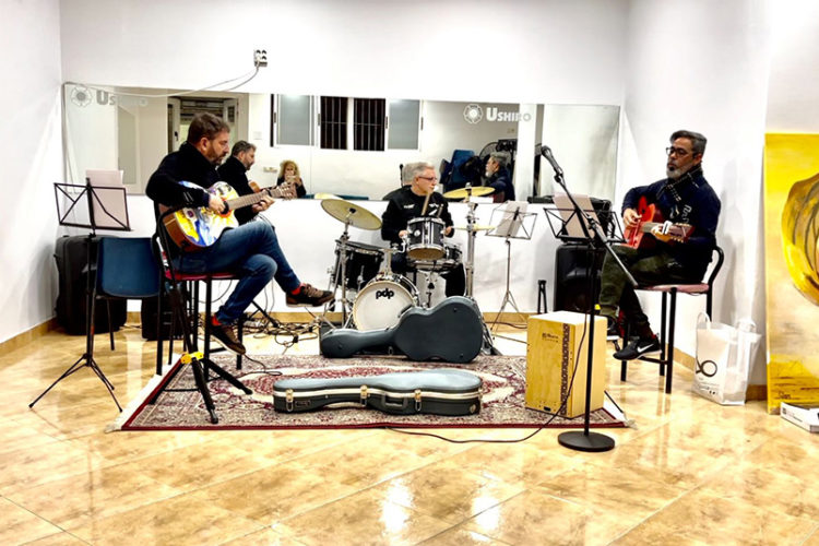 pasion-deporte-amor-guitarra-gimnasio-ushiro