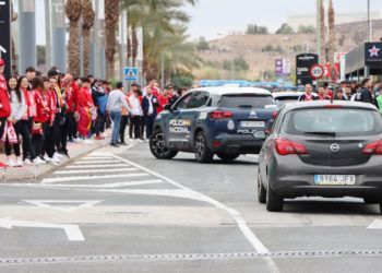 recibimiento-aficionados-ceuta-murcia-insultos-2