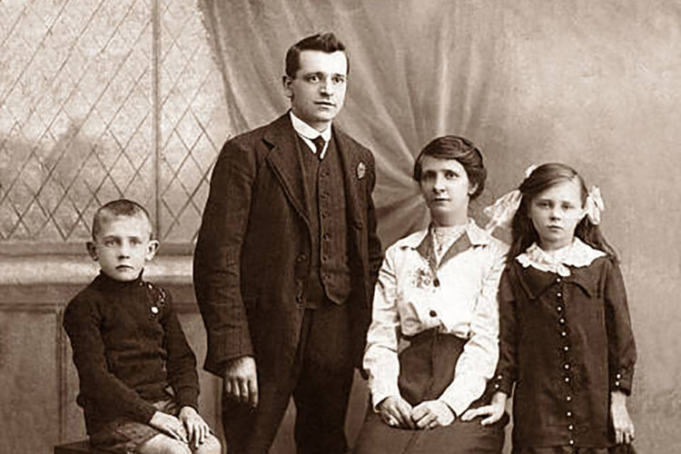 A Victorian / Edwardian family portrait.