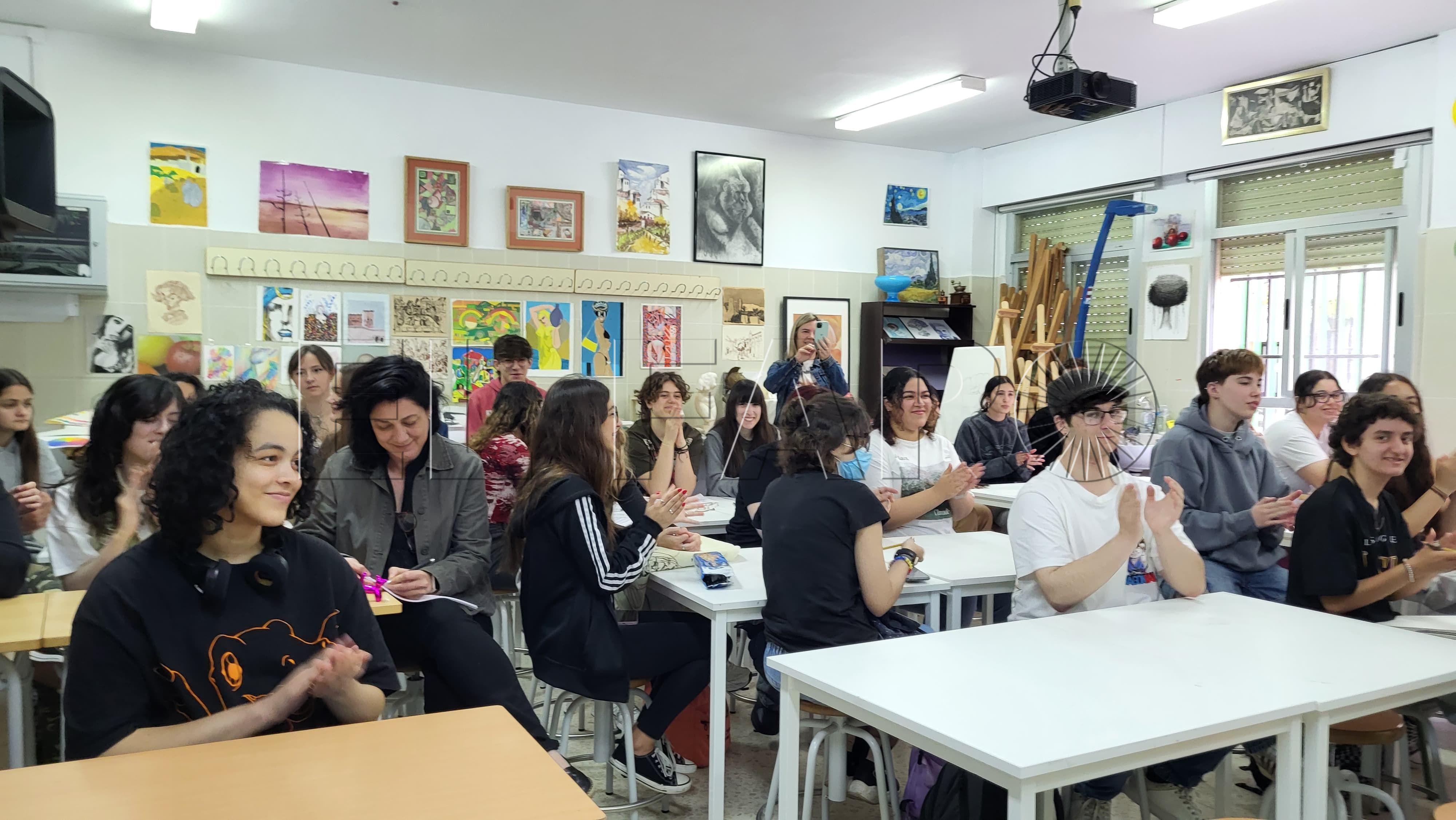 vicente-alvarez-visita-alumnos-escuela-arte-11