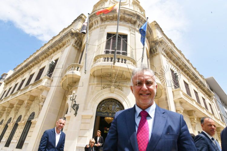 vivas-recibe-ministro-politica-territorial-angel-victor-torres-1