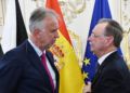 vivas-recibe-ministro-politica-territorial-angel-victor-torres-4