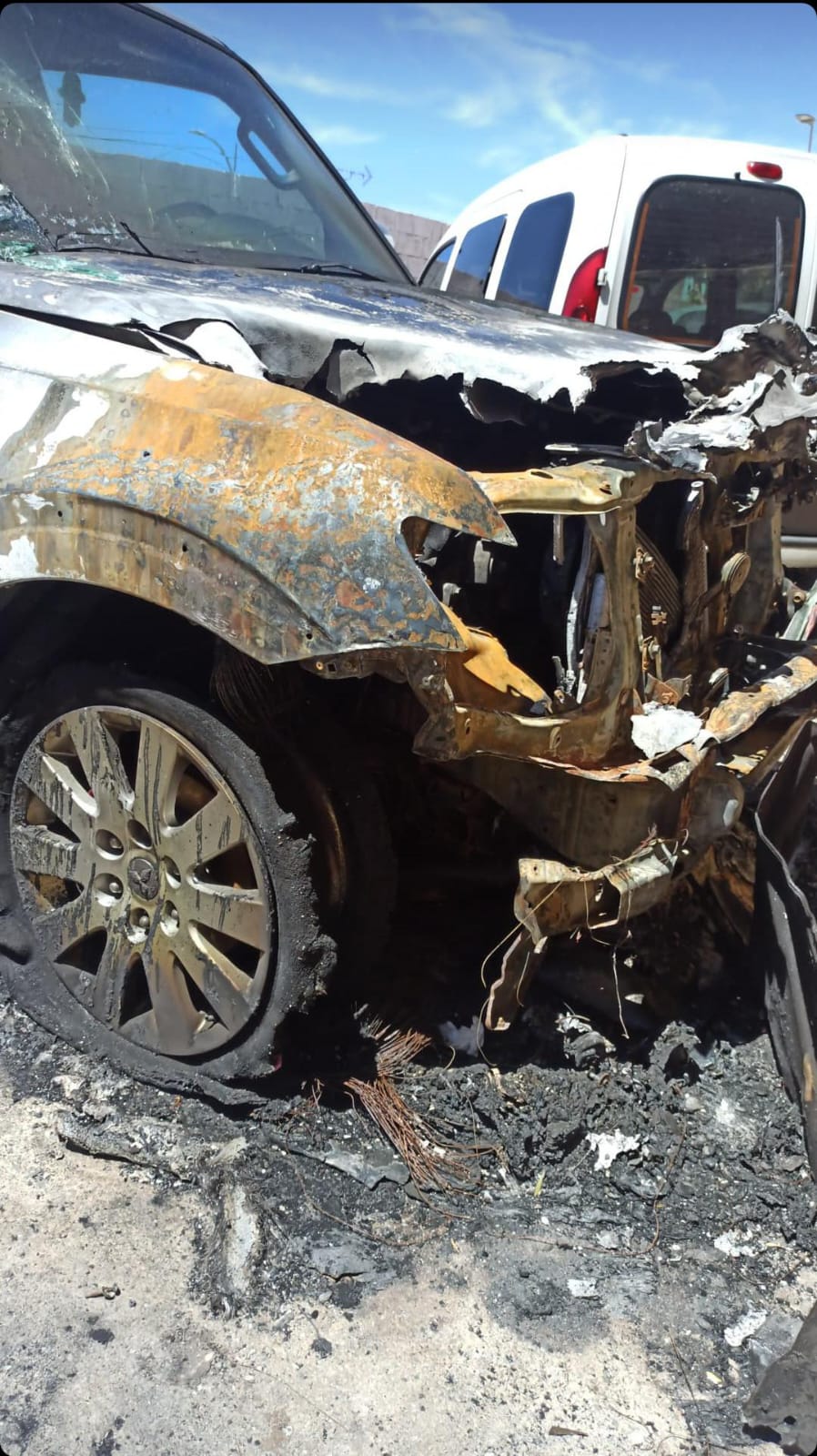 coche-quemado-barriada-mixto-2