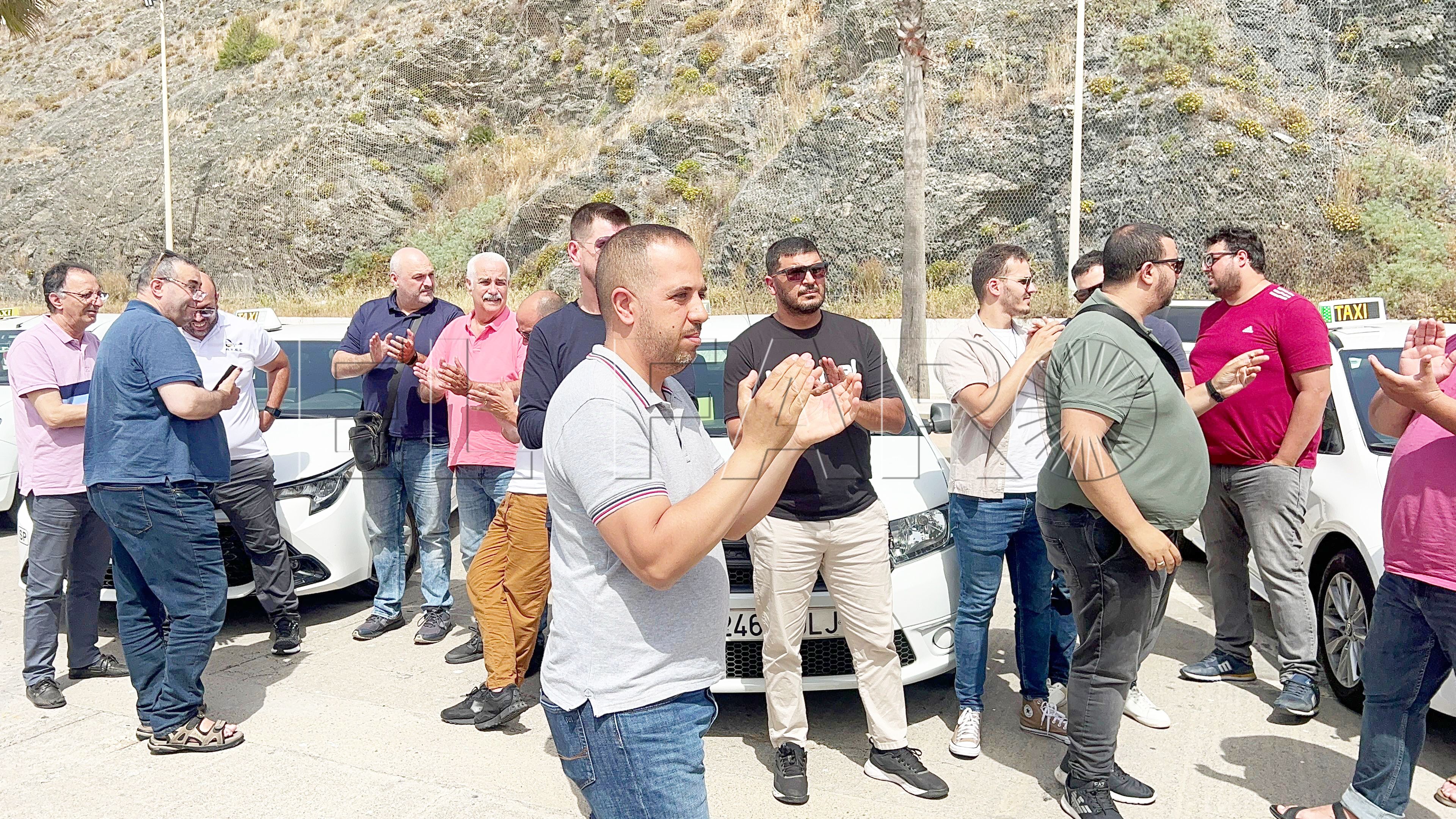 concentracion-taxis-solidaridad-apoyo-taxista-atracado