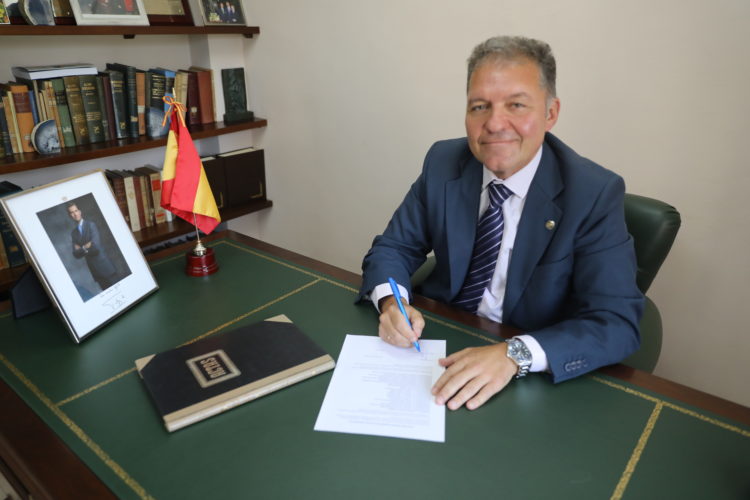 enrique-roviralta-reelegido-presidente-colegio-medicos-ceuta-1
