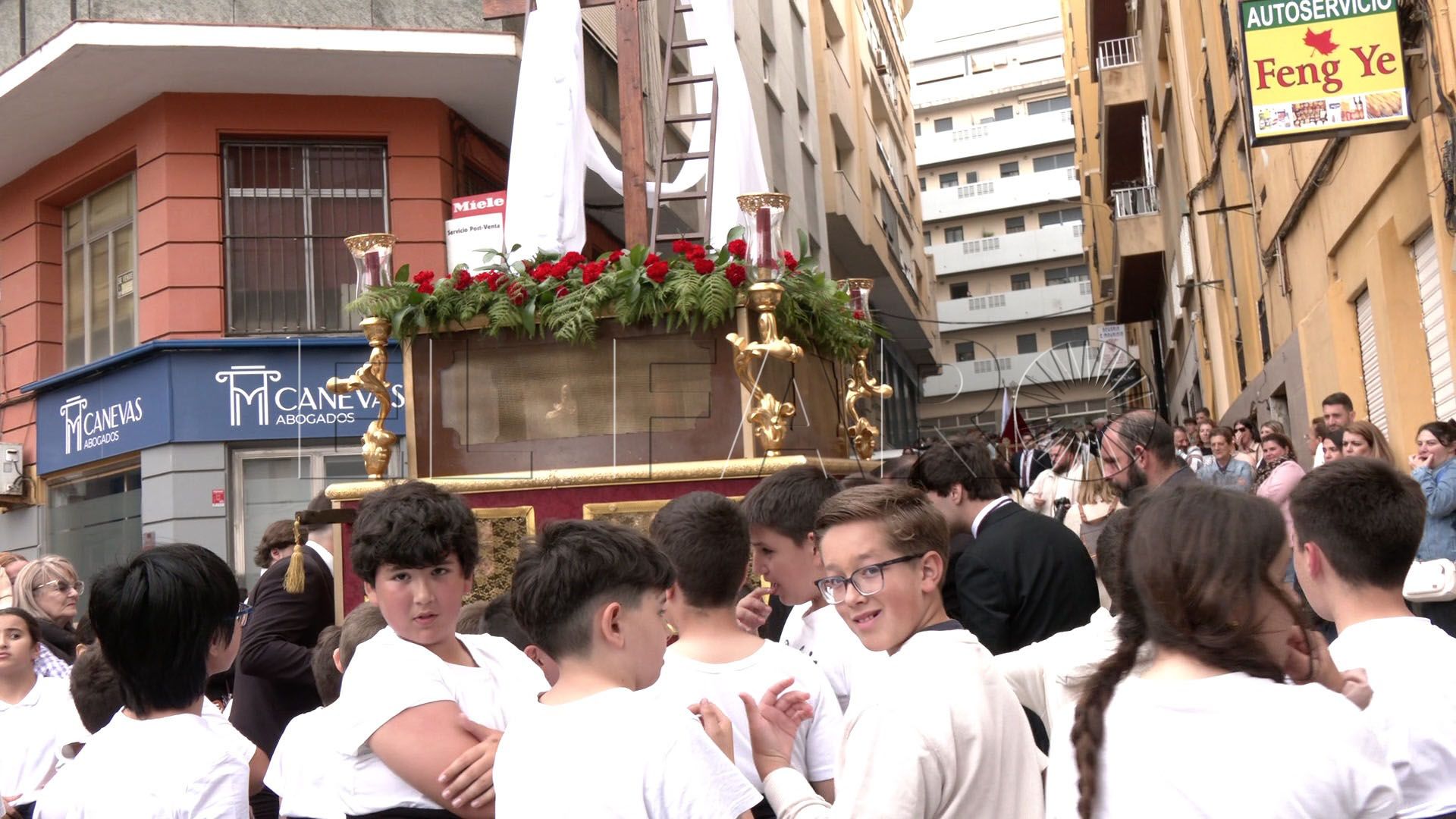 flagelacion-beatriz-silva-sacan-procesion-cruz-mayo