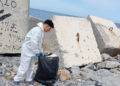menores-centro-esperanza-limpian-playa-desaladora-16