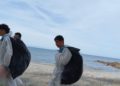 menores-centro-esperanza-limpian-playa-desaladora-7
