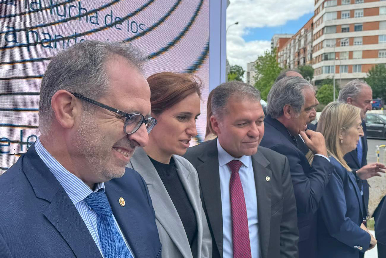 ministra-sanidad-monica-garcia-presidente-colegio-medicos-ceuta-enrique-roviralta-1