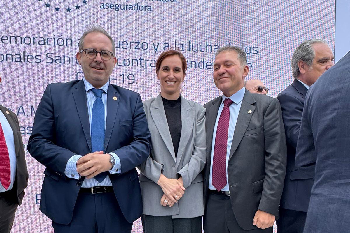 ministra-sanidad-monica-garcia-presidente-colegio-medicos-ceuta-enrique-roviralta-3