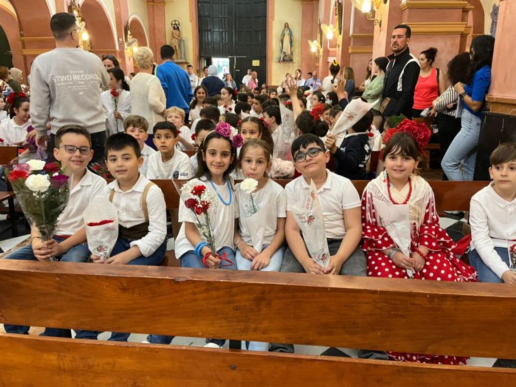 ofrenda-floral-alumnos-colegio-lope-vega-virgen-remedios-3