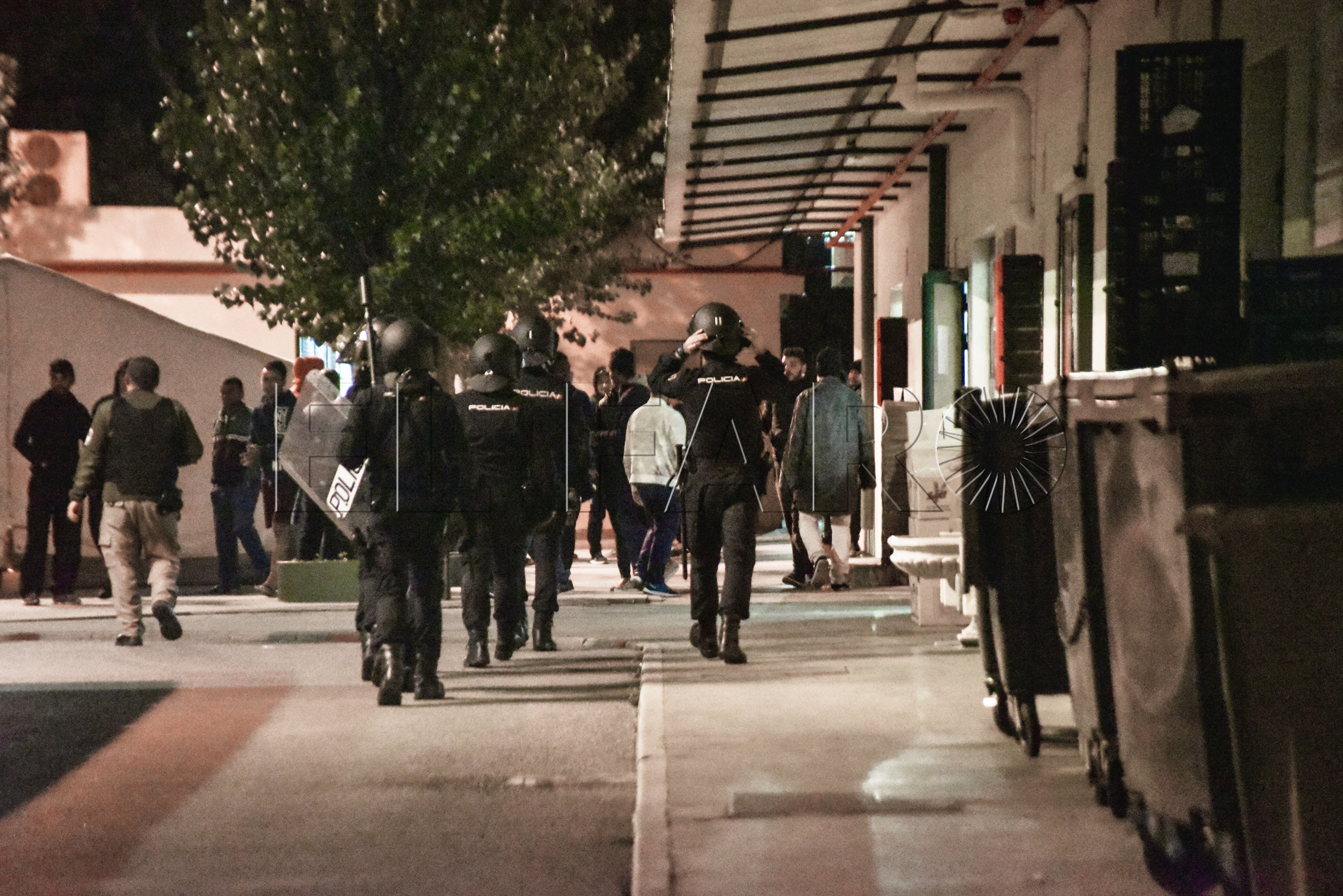 policia-nacional-ceti-noche