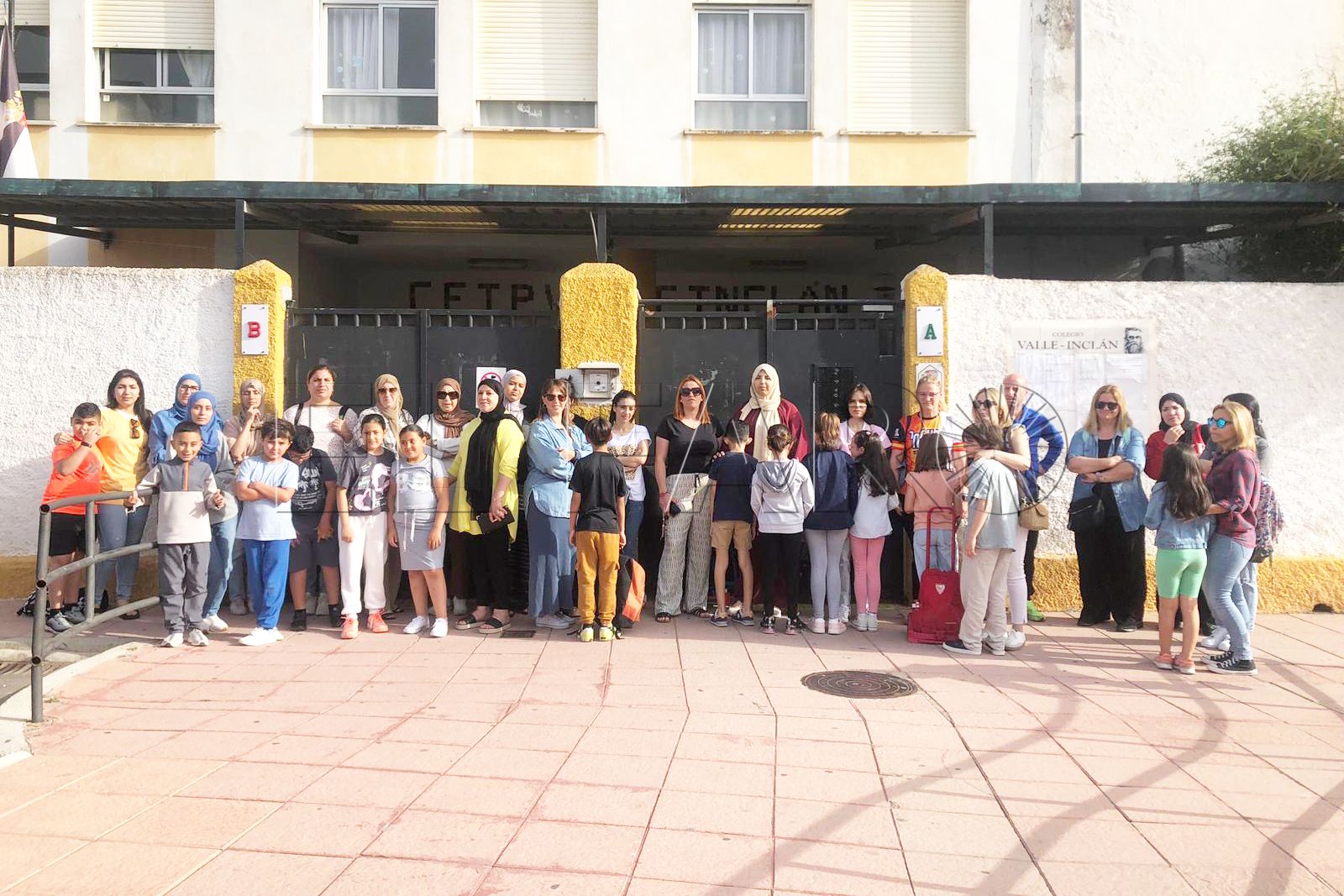 protesta-colegio-valle-inclan-exigir-traslado-alumno-adam-colegio-san-antonio-1