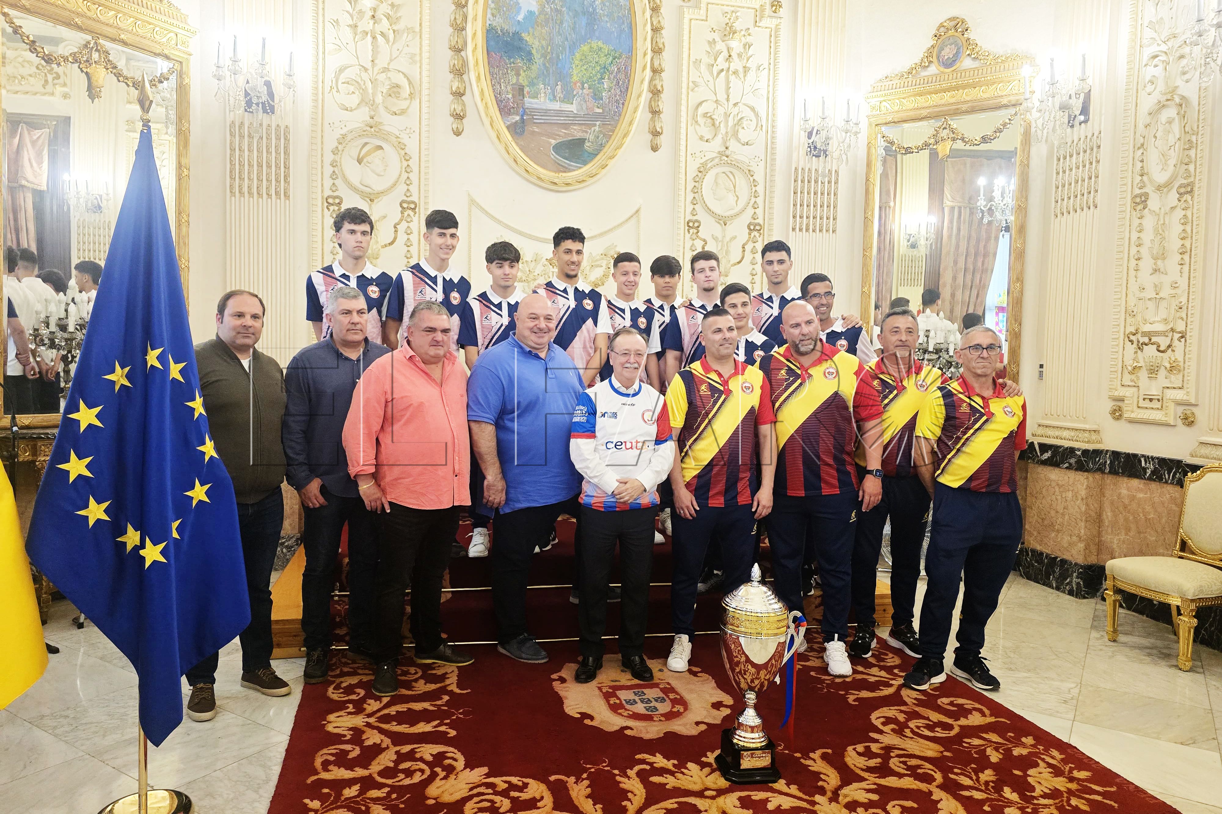 vivas-recibe-jugadores-cd-puerto-campeones-division-honor-juvenil-10