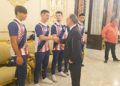 vivas-recibe-jugadores-cd-puerto-campeones-division-honor-juvenil-12