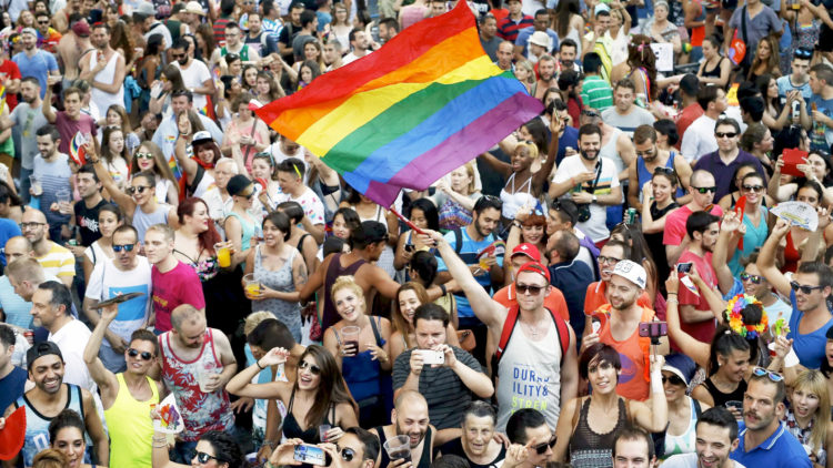 Bandera-lgtbiq+