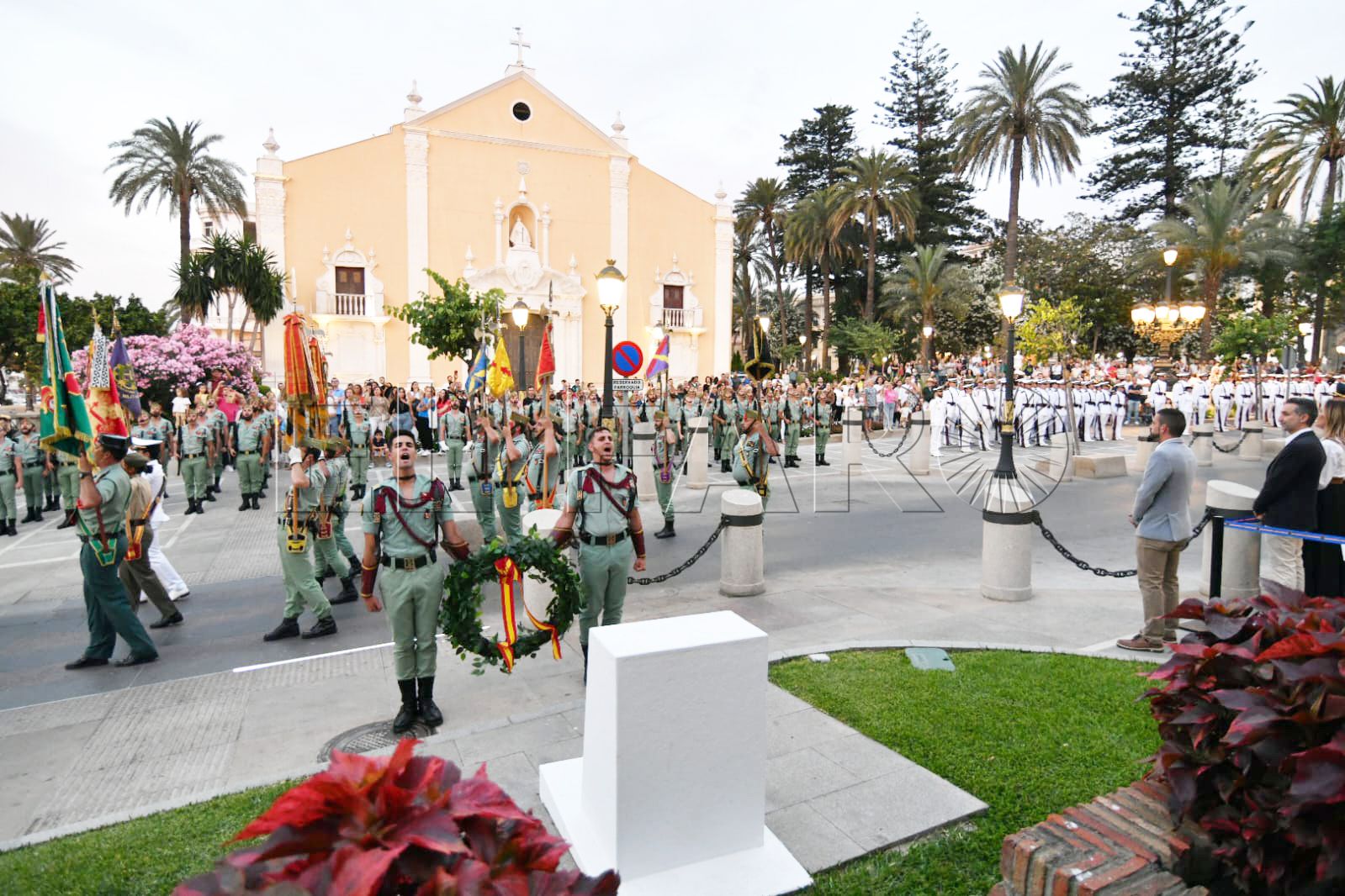 arriado-bandera-legion-escuela-naval-militar-aniversario-proclamacion-rey-felipe