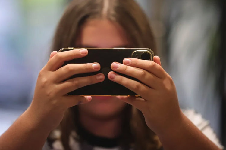 control-parental-fabrica-orden-alejamiento-virtual-ley-proteccion-digital-menores