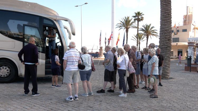 crucero-aurora-turistas-puerto-13