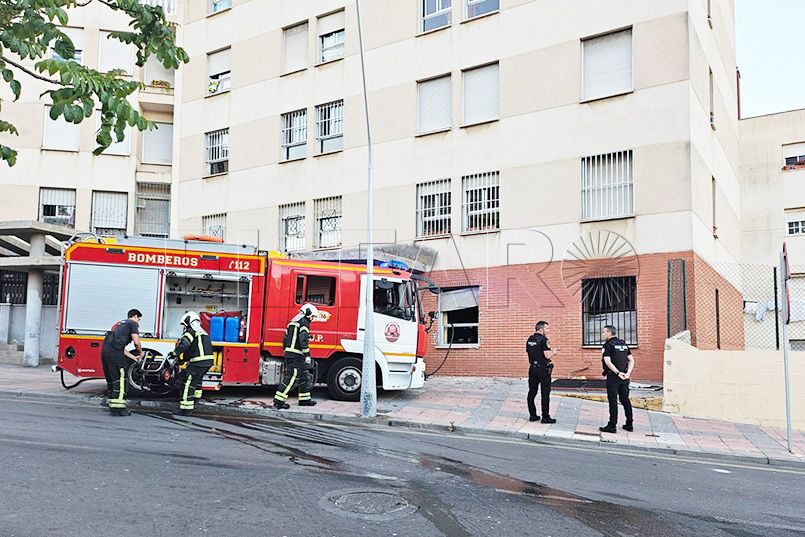 grave-incendio-reyes-catolicos-mujer-rescatada