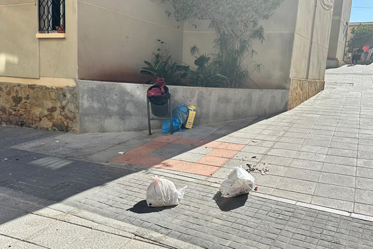 san-daniel-pie-guerra-vecinas-incivicas-basura-1