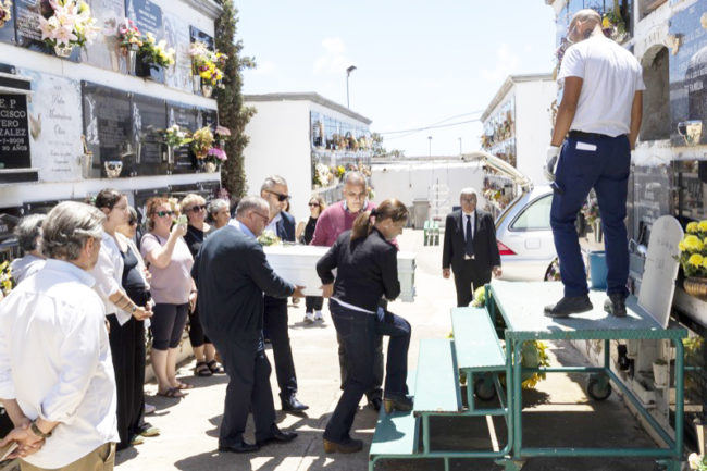 ultimo-adios-moises-nino-naufragio-gran-canaria-002