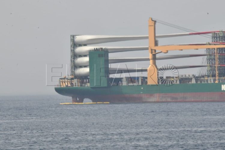 capitania-retiene-buque-vertido-bunkering-005
