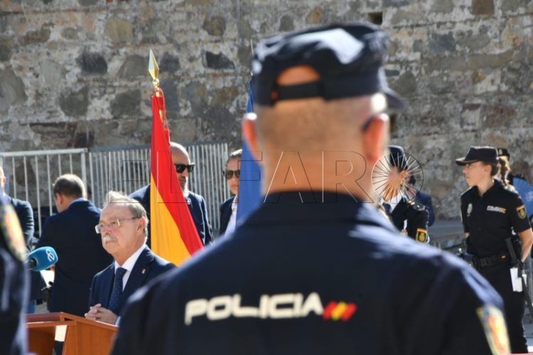 ceuta-entrega-bandera-espana-policia-nacional-042