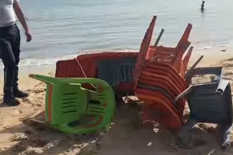 decomiso-sillas-mesas-sombrillas-playas-tanger