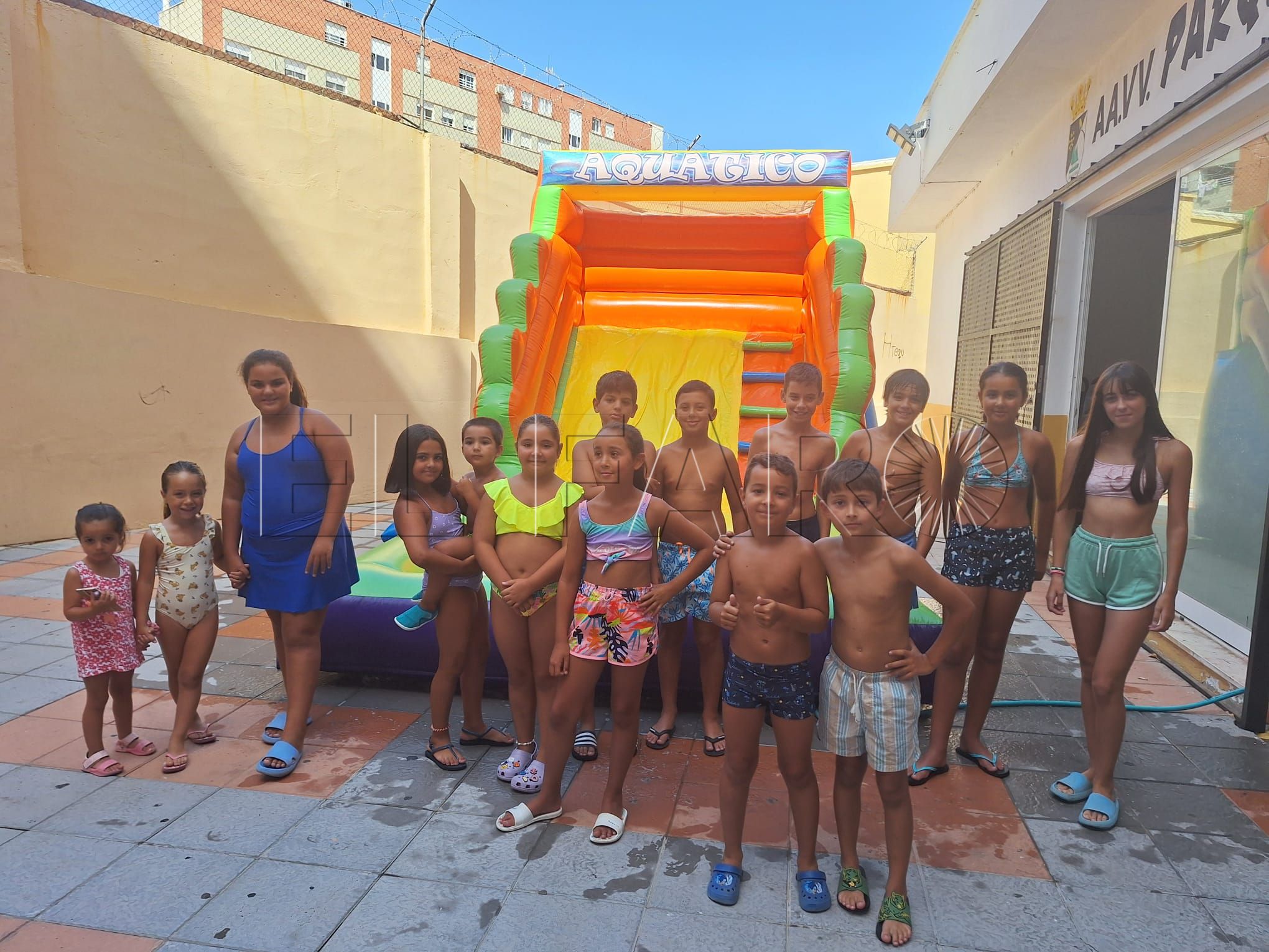 fiesta-espuma-barriada-parques-ceuta-1