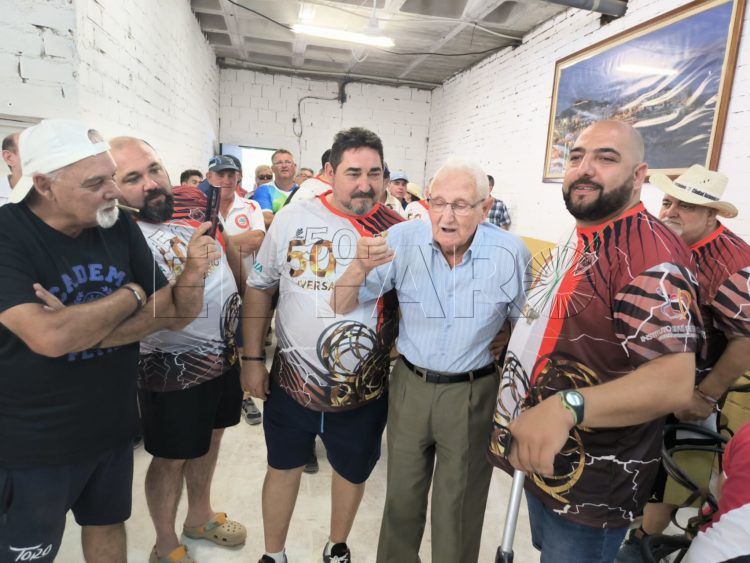 homenaje-pedro-bernal-entrega-escudo-oro-club-petanca-jose-zurron-1