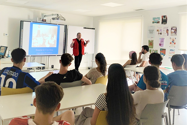 jovenes-parroquia-juan-pablo-ii-granada-conocen-cruz-roja